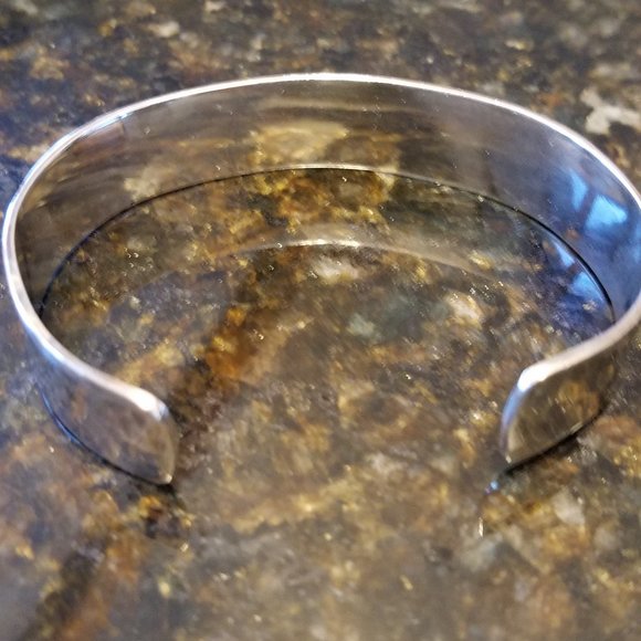 Silpada Sterling Silver Hammered Cuff Bracelet .925 - Picture 4 of 4